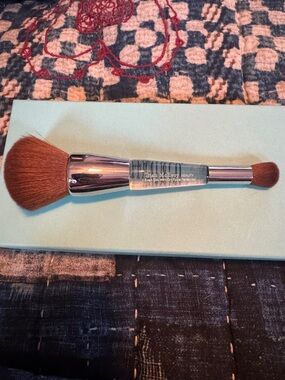 Trish McEvoy Dual-Ended Powder & Blending Brush - Brown
